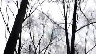Пьяная шлюха пьет шампанское и срет в рот: горячее порно видео