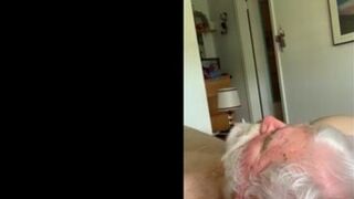Бабушка сажает свою пизду на лицо любовника